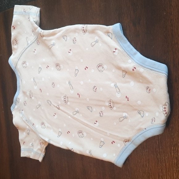Baseball onesie 6-9 months - Picture 3 of 3